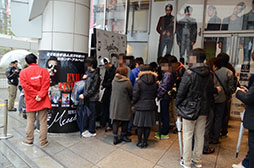 画像ギャラリー No.013のサムネイル画像 / 「METAL GEAR SOLID V: GROUND ZEROES」発売記念抽選会,東京会場の模様をレポート。イベントは本日20:00まで