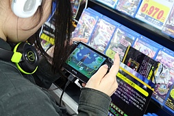 画像ギャラリー No.006のサムネイル画像 / 「ペルソナ4 ダンシング・オールナイト」の体験会が本日スタート。菜々子のダンスに癒やされたプレイレポートを掲載