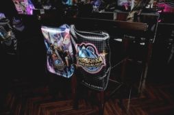 画像ギャラリー No.018のサムネイル画像 / 大スクリーンで行われた「ペルソナ4 ダンシング・オールナイト」試遊会をレポート。パセラコラボカフェが7月20日まで開催中