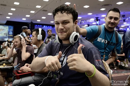 画像ギャラリー No.006のサムネイル画像 / ［EVO2015］「P4U2」で超選手が優勝，「ウルIV」日本勢からときど選手，ももち選手，aiai選手，ネモ選手の4人がベスト8へ。EVO初日まとめ