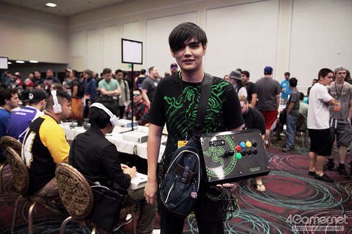 画像ギャラリー No.010のサムネイル画像 / ［EVO2015］「P4U2」で超選手が優勝，「ウルIV」日本勢からときど選手，ももち選手，aiai選手，ネモ選手の4人がベスト8へ。EVO初日まとめ