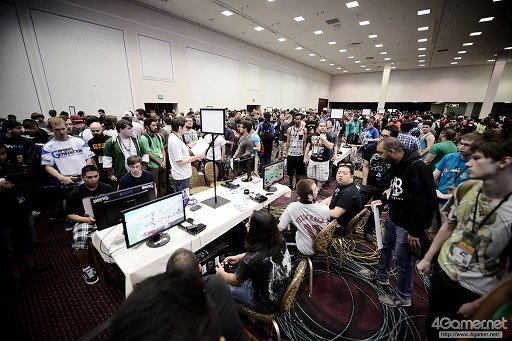 画像ギャラリー No.018のサムネイル画像 / ［EVO2015］「P4U2」で超選手が優勝，「ウルIV」日本勢からときど選手，ももち選手，aiai選手，ネモ選手の4人がベスト8へ。EVO初日まとめ
