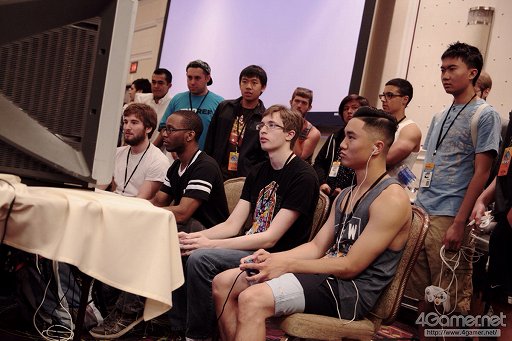 画像ギャラリー No.027のサムネイル画像 / ［EVO2015］「P4U2」で超選手が優勝，「ウルIV」日本勢からときど選手，ももち選手，aiai選手，ネモ選手の4人がベスト8へ。EVO初日まとめ