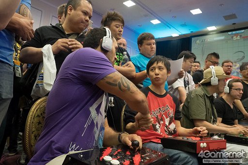 画像ギャラリー No.028のサムネイル画像 / ［EVO2015］「P4U2」で超選手が優勝，「ウルIV」日本勢からときど選手，ももち選手，aiai選手，ネモ選手の4人がベスト8へ。EVO初日まとめ