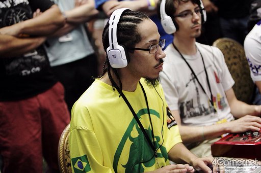 画像ギャラリー No.029のサムネイル画像 / ［EVO2015］「P4U2」で超選手が優勝，「ウルIV」日本勢からときど選手，ももち選手，aiai選手，ネモ選手の4人がベスト8へ。EVO初日まとめ