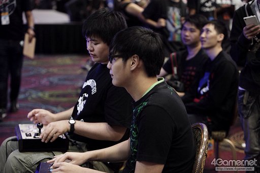 画像ギャラリー No.033のサムネイル画像 / ［EVO2015］「P4U2」で超選手が優勝，「ウルIV」日本勢からときど選手，ももち選手，aiai選手，ネモ選手の4人がベスト8へ。EVO初日まとめ