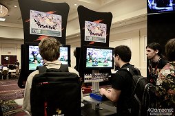 画像ギャラリー No.039のサムネイル画像 / ［EVO2015］「P4U2」で超選手が優勝，「ウルIV」日本勢からときど選手，ももち選手，aiai選手，ネモ選手の4人がベスト8へ。EVO初日まとめ