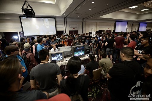 画像ギャラリー No.044のサムネイル画像 / ［EVO2015］「P4U2」で超選手が優勝，「ウルIV」日本勢からときど選手，ももち選手，aiai選手，ネモ選手の4人がベスト8へ。EVO初日まとめ