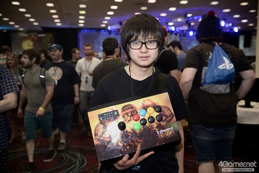 画像ギャラリー No.050のサムネイル画像 / ［EVO2015］「P4U2」で超選手が優勝，「ウルIV」日本勢からときど選手，ももち選手，aiai選手，ネモ選手の4人がベスト8へ。EVO初日まとめ