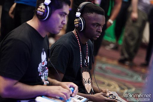 画像ギャラリー No.068のサムネイル画像 / ［EVO2015］「P4U2」で超選手が優勝，「ウルIV」日本勢からときど選手，ももち選手，aiai選手，ネモ選手の4人がベスト8へ。EVO初日まとめ
