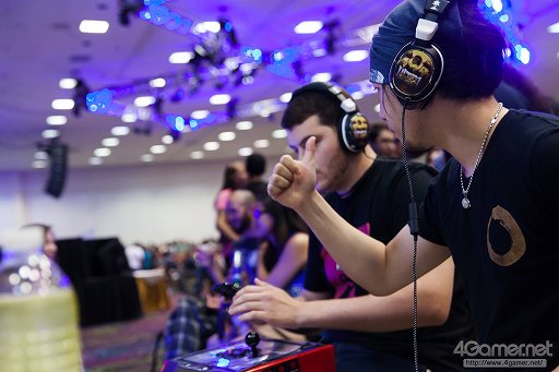 画像ギャラリー No.071のサムネイル画像 / ［EVO2015］「P4U2」で超選手が優勝，「ウルIV」日本勢からときど選手，ももち選手，aiai選手，ネモ選手の4人がベスト8へ。EVO初日まとめ