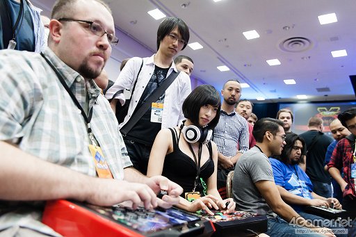 画像ギャラリー No.072のサムネイル画像 / ［EVO2015］「P4U2」で超選手が優勝，「ウルIV」日本勢からときど選手，ももち選手，aiai選手，ネモ選手の4人がベスト8へ。EVO初日まとめ