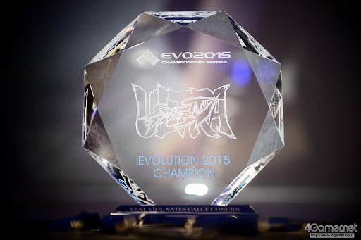 画像ギャラリー No.073のサムネイル画像 / ［EVO2015］「P4U2」で超選手が優勝，「ウルIV」日本勢からときど選手，ももち選手，aiai選手，ネモ選手の4人がベスト8へ。EVO初日まとめ