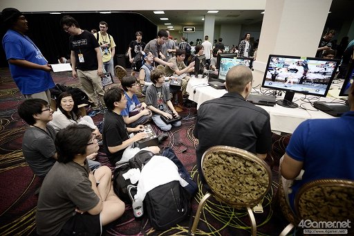 画像ギャラリー No.076のサムネイル画像 / ［EVO2015］「P4U2」で超選手が優勝，「ウルIV」日本勢からときど選手，ももち選手，aiai選手，ネモ選手の4人がベスト8へ。EVO初日まとめ