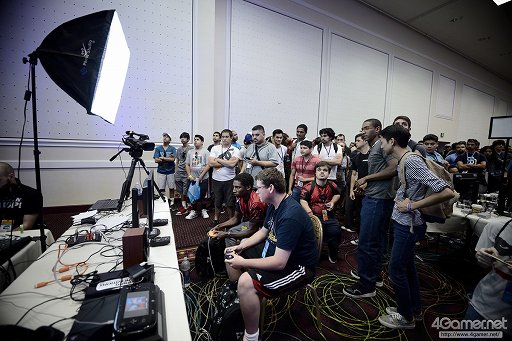 画像ギャラリー No.077のサムネイル画像 / ［EVO2015］「P4U2」で超選手が優勝，「ウルIV」日本勢からときど選手，ももち選手，aiai選手，ネモ選手の4人がベスト8へ。EVO初日まとめ