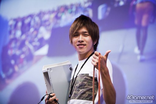 画像ギャラリー No.081のサムネイル画像 / ［EVO2015］「P4U2」で超選手が優勝，「ウルIV」日本勢からときど選手，ももち選手，aiai選手，ネモ選手の4人がベスト8へ。EVO初日まとめ