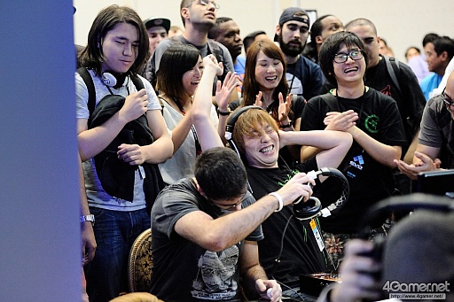 画像ギャラリー No.088のサムネイル画像 / ［EVO2015］「P4U2」で超選手が優勝，「ウルIV」日本勢からときど選手，ももち選手，aiai選手，ネモ選手の4人がベスト8へ。EVO初日まとめ
