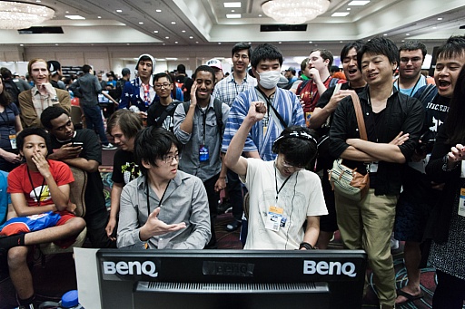 画像ギャラリー No.089のサムネイル画像 / ［EVO2015］「P4U2」で超選手が優勝，「ウルIV」日本勢からときど選手，ももち選手，aiai選手，ネモ選手の4人がベスト8へ。EVO初日まとめ