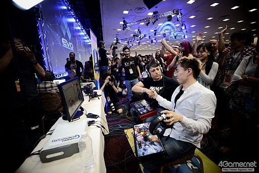 画像ギャラリー No.094のサムネイル画像 / ［EVO2015］「P4U2」で超選手が優勝，「ウルIV」日本勢からときど選手，ももち選手，aiai選手，ネモ選手の4人がベスト8へ。EVO初日まとめ