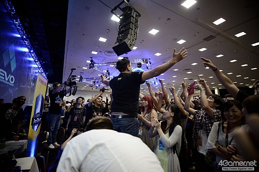 画像ギャラリー No.095のサムネイル画像 / ［EVO2015］「P4U2」で超選手が優勝，「ウルIV」日本勢からときど選手，ももち選手，aiai選手，ネモ選手の4人がベスト8へ。EVO初日まとめ