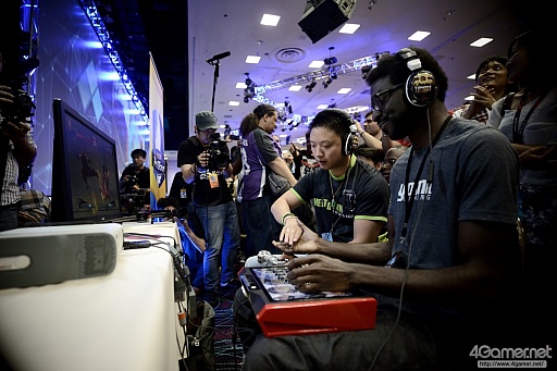 画像ギャラリー No.096のサムネイル画像 / ［EVO2015］「P4U2」で超選手が優勝，「ウルIV」日本勢からときど選手，ももち選手，aiai選手，ネモ選手の4人がベスト8へ。EVO初日まとめ