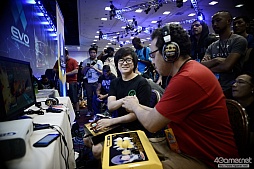 画像ギャラリー No.099のサムネイル画像 / ［EVO2015］「P4U2」で超選手が優勝，「ウルIV」日本勢からときど選手，ももち選手，aiai選手，ネモ選手の4人がベスト8へ。EVO初日まとめ