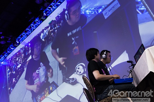 画像ギャラリー No.103のサムネイル画像 / ［EVO2015］「P4U2」で超選手が優勝，「ウルIV」日本勢からときど選手，ももち選手，aiai選手，ネモ選手の4人がベスト8へ。EVO初日まとめ