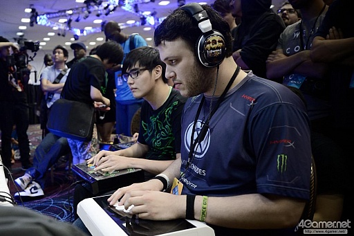画像ギャラリー No.106のサムネイル画像 / ［EVO2015］「P4U2」で超選手が優勝，「ウルIV」日本勢からときど選手，ももち選手，aiai選手，ネモ選手の4人がベスト8へ。EVO初日まとめ