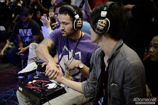 画像ギャラリー No.113のサムネイル画像 / ［EVO2015］「P4U2」で超選手が優勝，「ウルIV」日本勢からときど選手，ももち選手，aiai選手，ネモ選手の4人がベスト8へ。EVO初日まとめ