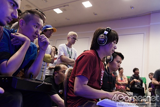 画像ギャラリー No.114のサムネイル画像 / ［EVO2015］「P4U2」で超選手が優勝，「ウルIV」日本勢からときど選手，ももち選手，aiai選手，ネモ選手の4人がベスト8へ。EVO初日まとめ