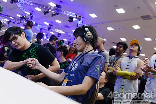 画像ギャラリー No.117のサムネイル画像 / ［EVO2015］「P4U2」で超選手が優勝，「ウルIV」日本勢からときど選手，ももち選手，aiai選手，ネモ選手の4人がベスト8へ。EVO初日まとめ