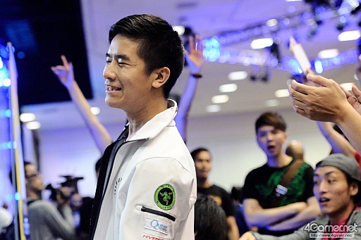 画像ギャラリー No.118のサムネイル画像 / ［EVO2015］「P4U2」で超選手が優勝，「ウルIV」日本勢からときど選手，ももち選手，aiai選手，ネモ選手の4人がベスト8へ。EVO初日まとめ