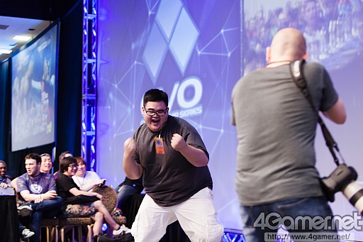 画像ギャラリー No.121のサムネイル画像 / ［EVO2015］「P4U2」で超選手が優勝，「ウルIV」日本勢からときど選手，ももち選手，aiai選手，ネモ選手の4人がベスト8へ。EVO初日まとめ