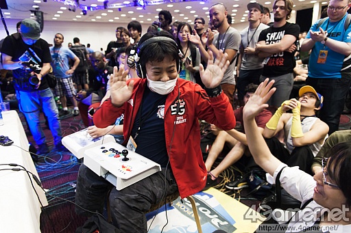 画像ギャラリー No.125のサムネイル画像 / ［EVO2015］「P4U2」で超選手が優勝，「ウルIV」日本勢からときど選手，ももち選手，aiai選手，ネモ選手の4人がベスト8へ。EVO初日まとめ
