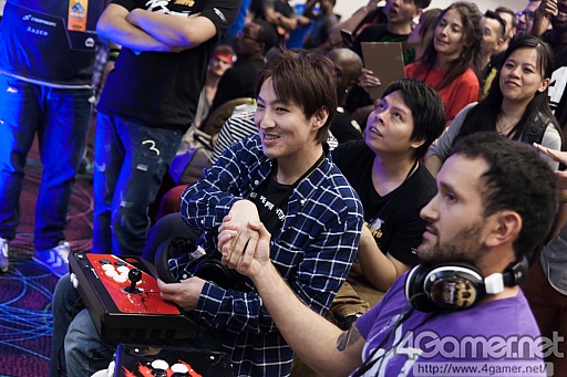 画像ギャラリー No.126のサムネイル画像 / ［EVO2015］「P4U2」で超選手が優勝，「ウルIV」日本勢からときど選手，ももち選手，aiai選手，ネモ選手の4人がベスト8へ。EVO初日まとめ