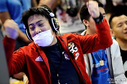 画像ギャラリー No.129のサムネイル画像 / ［EVO2015］「P4U2」で超選手が優勝，「ウルIV」日本勢からときど選手，ももち選手，aiai選手，ネモ選手の4人がベスト8へ。EVO初日まとめ