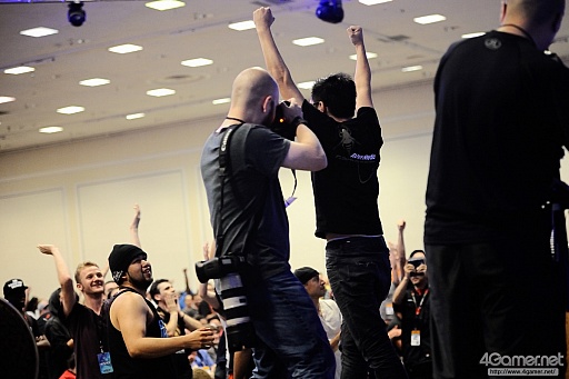 画像ギャラリー No.132のサムネイル画像 / ［EVO2015］「P4U2」で超選手が優勝，「ウルIV」日本勢からときど選手，ももち選手，aiai選手，ネモ選手の4人がベスト8へ。EVO初日まとめ