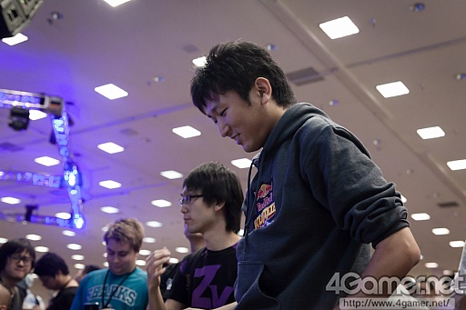 画像ギャラリー No.134のサムネイル画像 / ［EVO2015］「P4U2」で超選手が優勝，「ウルIV」日本勢からときど選手，ももち選手，aiai選手，ネモ選手の4人がベスト8へ。EVO初日まとめ