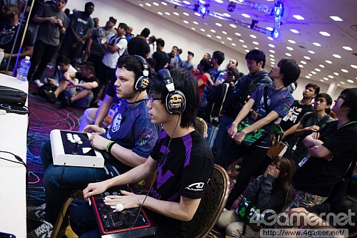 画像ギャラリー No.135のサムネイル画像 / ［EVO2015］「P4U2」で超選手が優勝，「ウルIV」日本勢からときど選手，ももち選手，aiai選手，ネモ選手の4人がベスト8へ。EVO初日まとめ