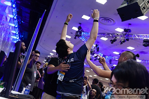 画像ギャラリー No.136のサムネイル画像 / ［EVO2015］「P4U2」で超選手が優勝，「ウルIV」日本勢からときど選手，ももち選手，aiai選手，ネモ選手の4人がベスト8へ。EVO初日まとめ
