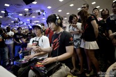 画像ギャラリー No.010のサムネイル画像 / ［EVO2015］ハイレベルな試合が続出した「ウルIV」部門，ベスト8に進む日本勢は4名に。初日リザルトと「P4U2」部門優勝・超選手へのインタビューをお届け