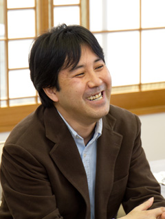 画像ギャラリー No.006のサムネイル画像 / 「Winning Post 8」は,血統に加えて人と馬の“縁”を描く。シリーズ20周年の集大成となるナンバリングタイトルが掲げる「血統のロマン」について,プロデューサーに聞いてみた