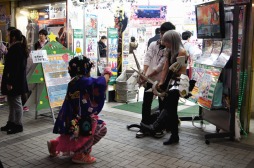 画像ギャラリー No.003のサムネイル画像 / コスプレイヤーの激写イベントと開発者サイン会にファンが集結。「カデンツァ フェルマータ アコルト：フォルテシモ」発売記念イベントレポート