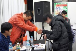 画像ギャラリー No.010のサムネイル画像 / コスプレイヤーの激写イベントと開発者サイン会にファンが集結。「カデンツァ フェルマータ アコルト：フォルテシモ」発売記念イベントレポート