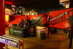 画像ギャラリー No.002のサムネイル画像 / これが本場アメリカの「MAD CATZ UNVEILED」。現地でのフォトレポートと「Divekick」開発者ミニインタビューを合わせてお届け