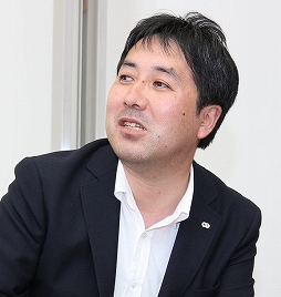 画像ギャラリー No.002のサムネイル画像 / 北海道ツアーで数々の名馬を鑑賞した競馬ゲームPR大使と,6周年を迎える「100万人のWinning Post」のプロデューサー・山口英久氏にインタビュー