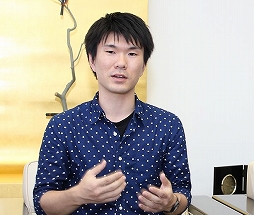 画像ギャラリー No.004のサムネイル画像 / 北海道ツアーで数々の名馬を鑑賞した競馬ゲームPR大使と,6周年を迎える「100万人のWinning Post」のプロデューサー・山口英久氏にインタビュー