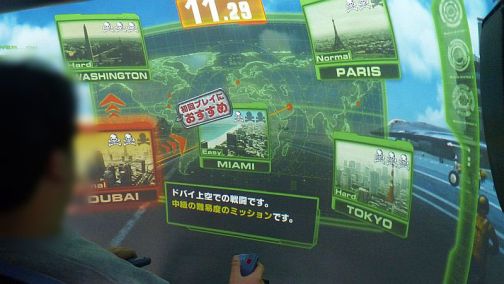 画像ギャラリー No.013のサムネイル画像 / ドーム型筐体の中に大空が広がる，新作アーケードシューティング「マッハストーム」。そのプレイフィールを，開発ディレクターのコメントと共にお届け