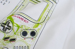画像ギャラリー No.014のサムネイル画像 / 「ファミコンリミックス」のTシャツ，本日22：00より発売開始