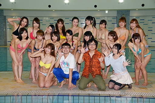 画像ギャラリー No.001のサムネイル画像 / 高木謙一郎氏とイジリー岡田さんが，グラビアアイドルの爆乳ゲームに大興奮。「閃乱カグラ ESTIVAL VERSUS -少女達の選択-」のニコ生放送をレポート
